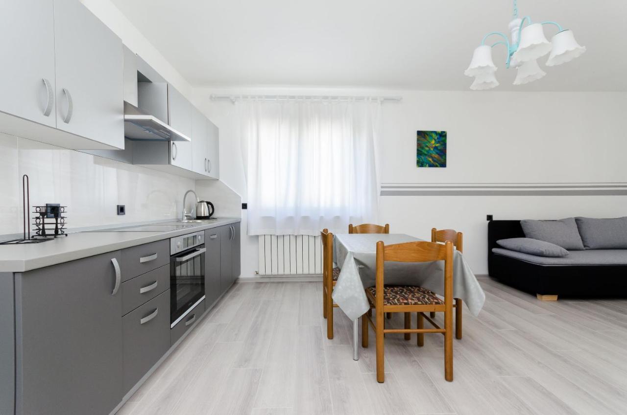 Apartments Slavica R Banjol Exterior foto